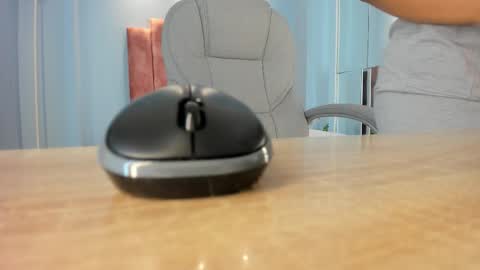 Snapshot of lou_rosse chatting on 11/13/25, 08:30 Lou Rosse online show from 11/13/25, 08:30