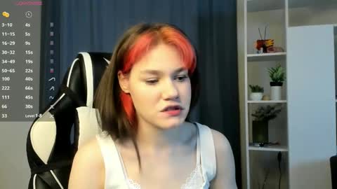 Snapshot of louannbisignano chatting on 10/22/25, 07:02 Riley online show from 10/22/25, 07:02