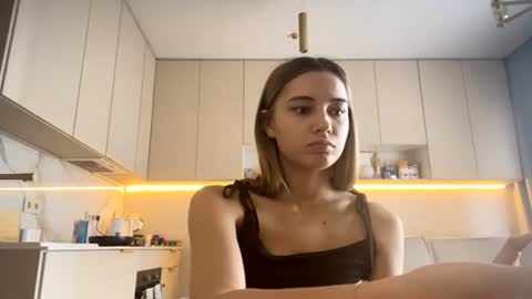 Snapshot of louannkorth chatting on 06/12/26, 06:12 Bella online show from 06/12/26, 06:12