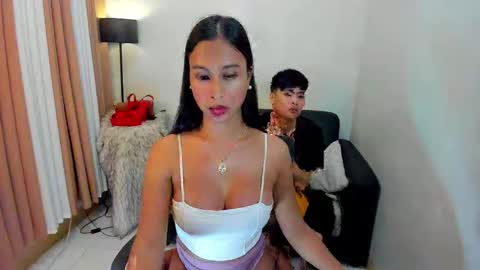 Snapshot of louie_cute_asian chatting on 01/25/25, 12:37 Kylie online show from 01/25/25, 12:37