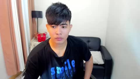 Snapshot of louie_cute_asian chatting on 02/01/25, 01:34 Kylie online show from 02/01/25, 01:34