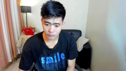 Snapshot of louie_cute_asian chatting on 02/02/25, 12:40 Kylie online show from 02/02/25, 12:40