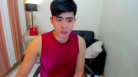 Snapshot of louie_cute_asian chatting on 02/06/25, 04:53 Kylie online show from 02/06/25, 04:53