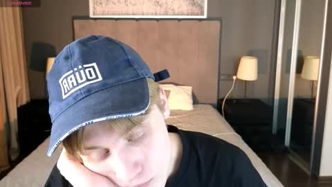 Snapshot of louie_evans chatting on 11/04/25, 09:03 louie_evans online show from 11/04/25, 09:03