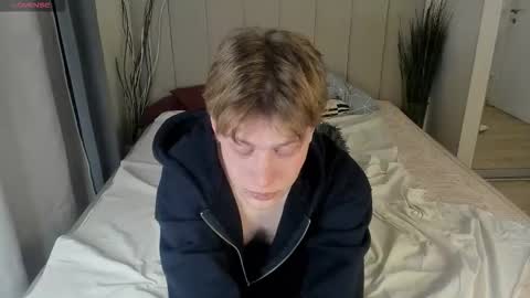 Snapshot of louie_evans chatting on 11/17/25, 03:45 louie_evans online show from 11/17/25, 03:45