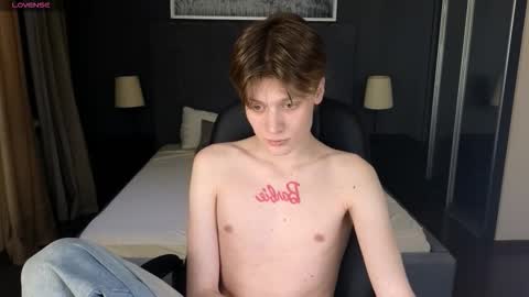 Snapshot of louie_evans chatting on 12/17/25, 07:42 louie_evans online show from 12/17/25, 07:42