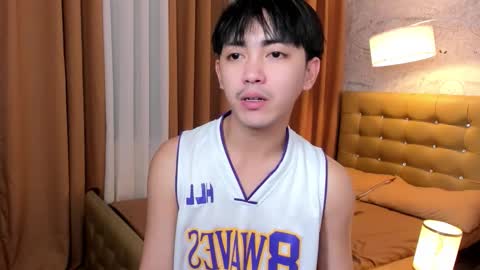 Snapshot of louieismy_name chatting on 10/23/25, 03:28 ignot ursh online show from 10/23/25, 03:28