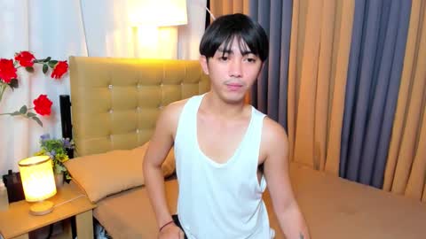 Snapshot of louieismy_name chatting on 11/19/25, 04:45 ignot ursh online show from 11/19/25, 04:45