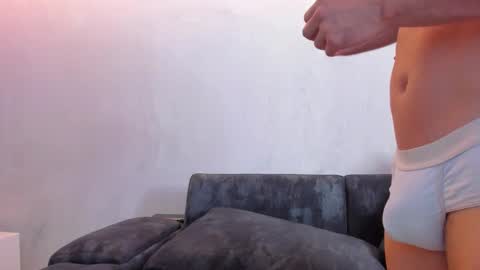 Snapshot of louis_connor chatting on 02/21/26, 08:43 Louis online show from 02/21/26, 08:43