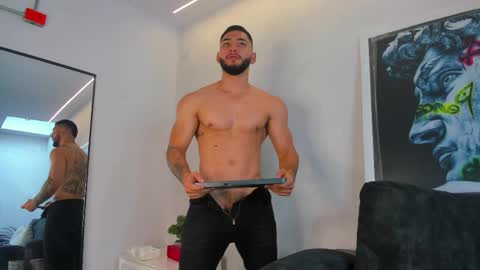 Snapshot of louis_connor chatting on 04/28/26, 02:44 Louis online show from 04/28/26, 02:44