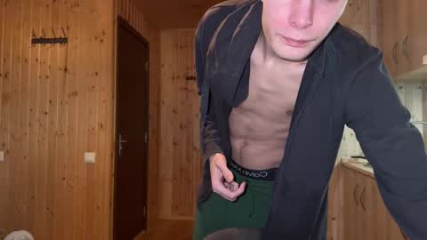Snapshot of louis_preston chatting on 02/09/26, 07:34 Mark online show from 02/09/26, 07:34