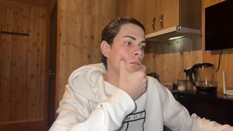 Snapshot of louis_preston chatting on 03/18/26, 04:21 Mark online show from 03/18/26, 04:21