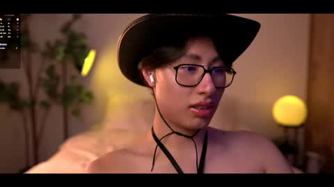 Snapshot of louis_zh chatting on 10/21/25, 02:01 Louis online show from 10/21/25, 02:01