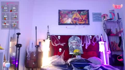 Snapshot of louise_nails chatting on 10/17/25, 12:30 LouIse online show from 10/17/25, 12:30