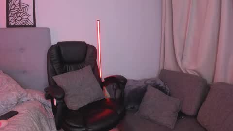 Snapshot of lourreinstounn chatting on 10/22/25, 12:33 Lourrein Stoun Independiente online show from 10/22/25, 12:33