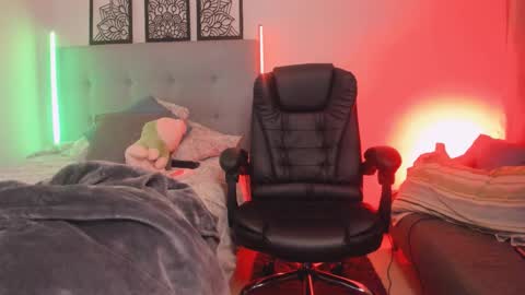 Snapshot of lourreinstounn chatting on 11/13/25, 02:54 Lourrein Stoun Independiente online show from 11/13/25, 02:54