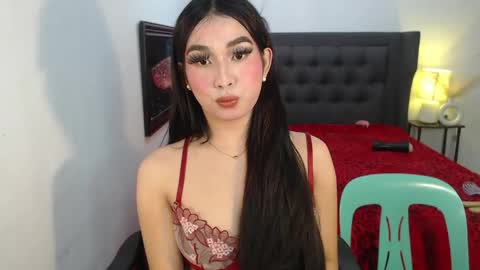 Snapshot of lovabletrans_deia chatting on 05/21/26, 08:27 DEIA online show from 05/21/26, 08:27