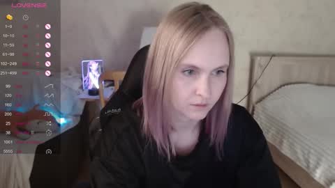 Snapshot of love_agatha chatting on 10/11/25, 05:17 Agatha online show from 10/11/25, 05:17