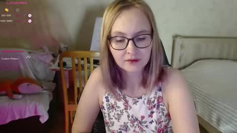 Snapshot of love_agatha chatting on 10/27/25, 03:10 Agatha online show from 10/27/25, 03:10