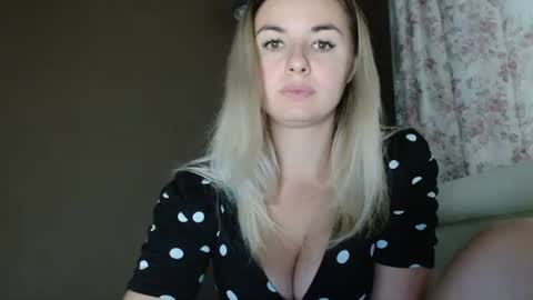 Snapshot of love_dom_meg chatting on 11/17/25, 10:21 Megane online show from 11/17/25, 10:21