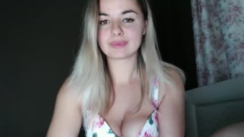 Snapshot of love_dom_meg chatting on 11/21/25, 10:36 Megane online show from 11/21/25, 10:36