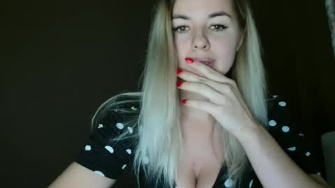 Snapshot of love_dom_meg chatting on 11/28/25, 08:39 Megane online show from 11/28/25, 08:39