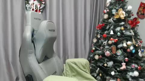 Snapshot of love_dom_meg chatting on 12/16/25, 08:41 Megane online show from 12/16/25, 08:41