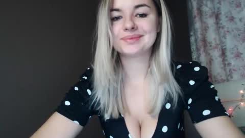 Snapshot of love_dom_meg chatting on 12/17/25, 07:58 Megane online show from 12/17/25, 07:58