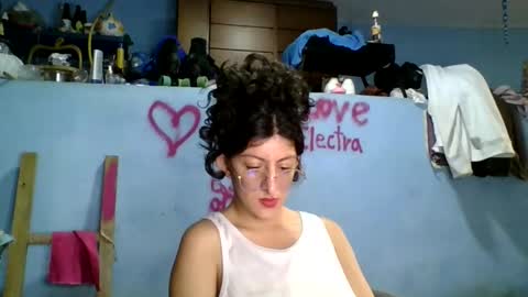 Snapshot of love_electra chatting on 10/04/25, 03:43 love_electra online show from 10/04/25, 03:43