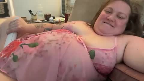 Snapshot of love_hard_femmes chatting on 09/09/25, 09:47 Sara and Leigh online show from 09/09/25, 09:47