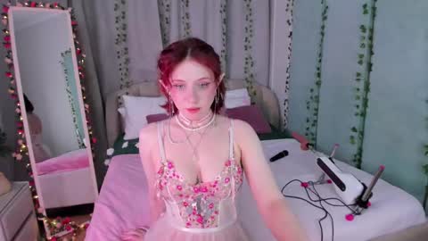 Lola online show from 02/11/25, 04:11