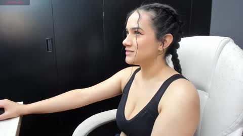 Kristen LoveBerry online show from 10/20/25, 02:01