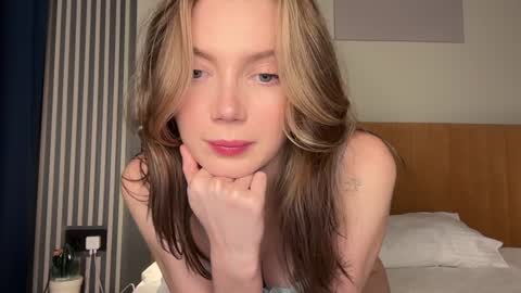 Snapshot of love_machine_ chatting on 10/06/25, 04:59 Sofi online show from 10/06/25, 04:59