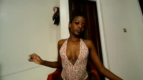 Snapshot of love_miah chatting on 06/24/26, 01:48 Miah online show from 06/24/26, 01:48