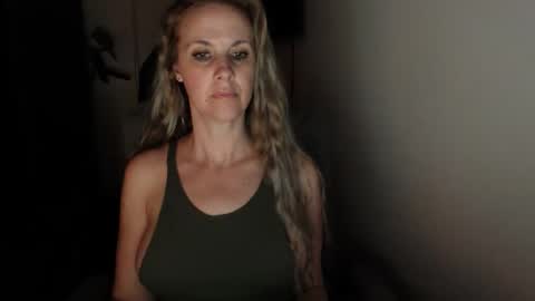 Snapshot of love_on_ chatting on 11/27/25, 12:29 LoVe On online show from 11/27/25, 12:29