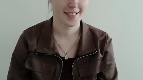 Snapshot of love_vivian chatting on 11/06/25, 12:17 Vivian online show from 11/06/25, 12:17