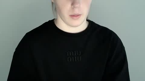 Snapshot of love_vivian chatting on 11/11/25, 01:33 Vivian online show from 11/11/25, 01:33