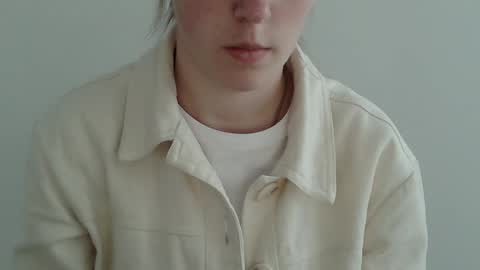 Snapshot of love_vivian chatting on 11/12/25, 01:33 Vivian online show from 11/12/25, 01:33