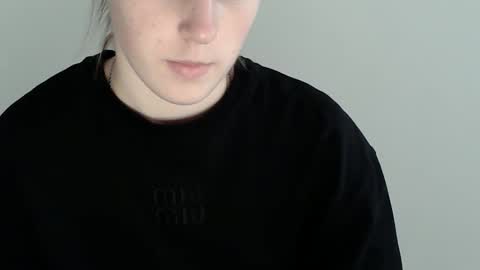 Snapshot of love_vivian chatting on 11/17/25, 11:49 Vivian online show from 11/17/25, 11:49