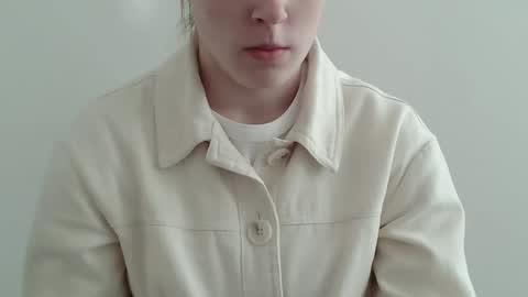 Snapshot of love_vivian chatting on 11/18/25, 11:47 Vivian online show from 11/18/25, 11:47