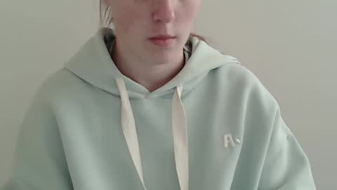 Snapshot of love_vivian chatting on 11/19/25, 01:44 Vivian online show from 11/19/25, 01:44