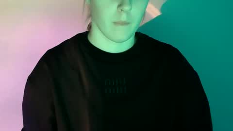 Snapshot of love_vivian chatting on 12/04/25, 02:15 Vivian online show from 12/04/25, 02:15