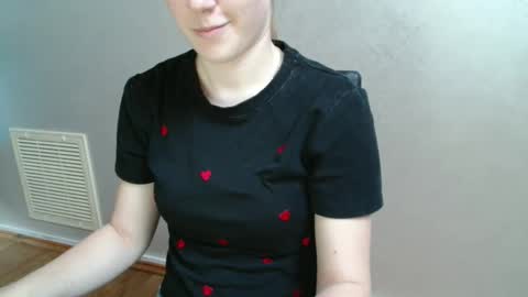 Snapshot of love_vivian chatting on 12/15/25, 12:20 Vivian online show from 12/15/25, 12:20