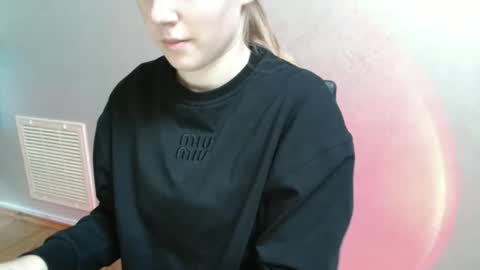 Snapshot of love_vivian chatting on 12/16/25, 12:10 Vivian online show from 12/16/25, 12:10