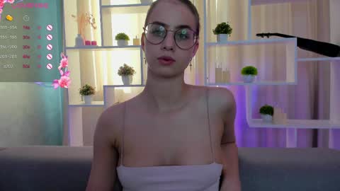 Snapshot of lovebettie chatting on 04/26/26, 01:36 Elisabette online show from 04/26/26, 01:36