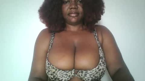 mila online show from 10/08/25, 06:33