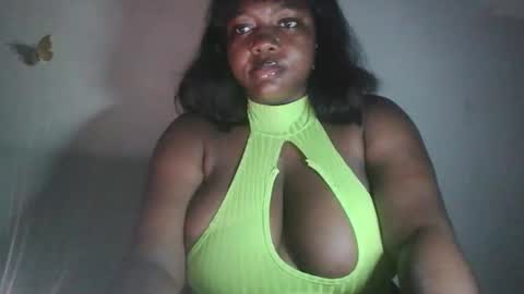Snapshot of lovecumsluttie chatting on 01/13/26, 09:09 mila online show from 01/13/26, 09:09
