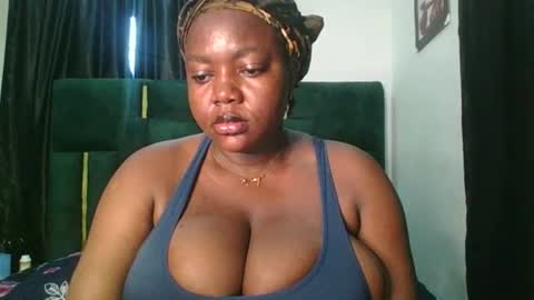 Snapshot of lovecumsluttie chatting on 02/01/26, 12:26 mila online show from 02/01/26, 12:26