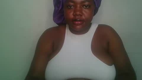 Snapshot of lovecumsluttie chatting on 02/05/26, 09:30 mila online show from 02/05/26, 09:30