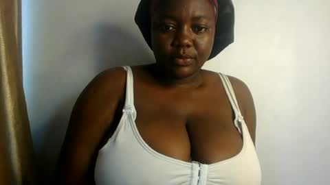 Snapshot of lovecumsluttie chatting on 06/22/26, 09:39 mila online show from 06/22/26, 09:39